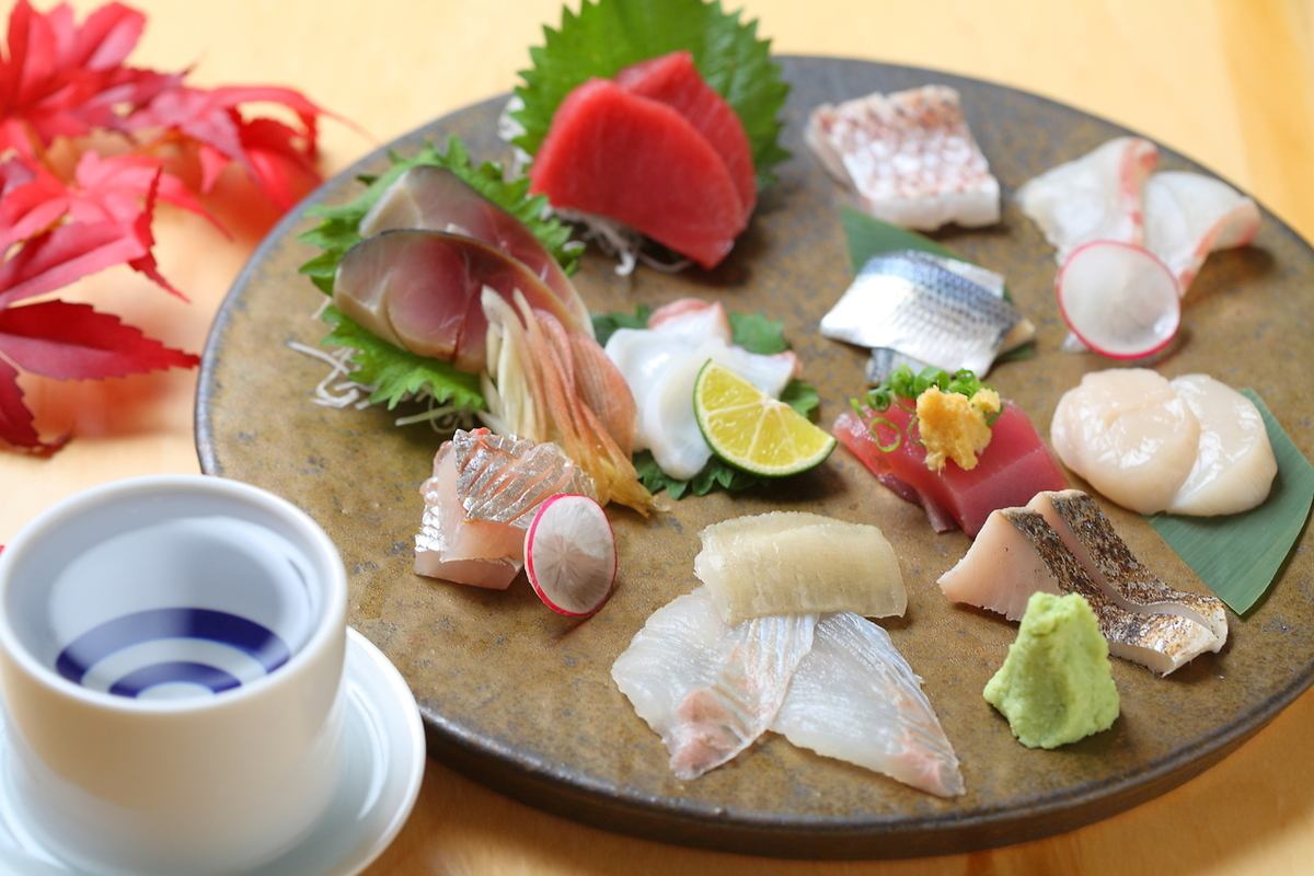 A hideaway izakaya in Hiragishi that everyone in the know knows.Please enjoy the seasonal fish and shellfish.