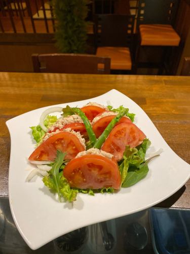 Tomato and tuna salad