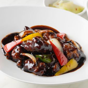 Salad, dessert, soup and coffee buffet included [Kurozu Sweet and Sour Pork]