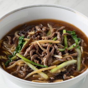 サラダ ・ デザート ・ スープ ・ コーヒービュッフェ付　【牛肉細切りスープそば（醤油味）】