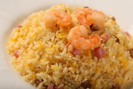 サラダ ・ デザート ・ スープ ・ コーヒービュッフェ付【五目チャーハン】