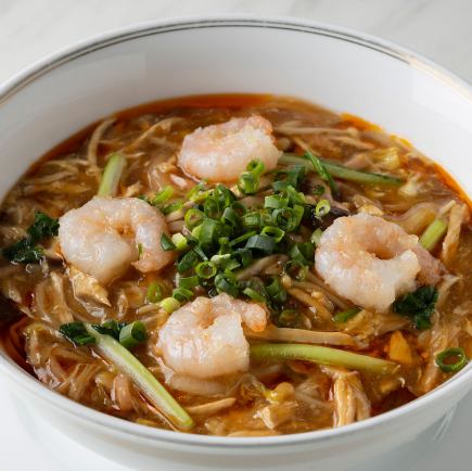 サラダ ・ デザート ・ スープ ・ コーヒービュッフェ付　【海老入り酸味辛子スープそば】