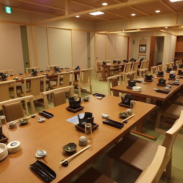 最大40名様の宴会が可能な2階の大宴会場。金沢駅徒歩5分の好立地は、親睦会・会社宴会・季節宴会開催におすすめです。創業60年、金沢で長く愛され続ける老舗割烹料理『おでんと一品料理 喜乃屋』です。三代目店主が提案する本物の和食をお気軽にお試しください。