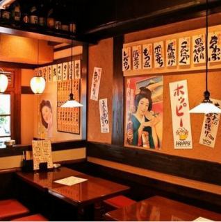 The posters that decorate the store and the decorations have a Showa retro atmosphere.There is also a recommended menu on the wall, so please look for your recommended menu.