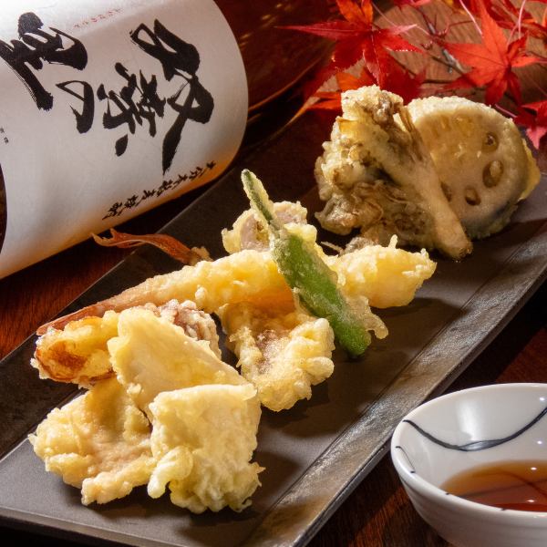 こめ油を使用した、カラッと素材の味を引き立てる天ぷらの盛り合わせ