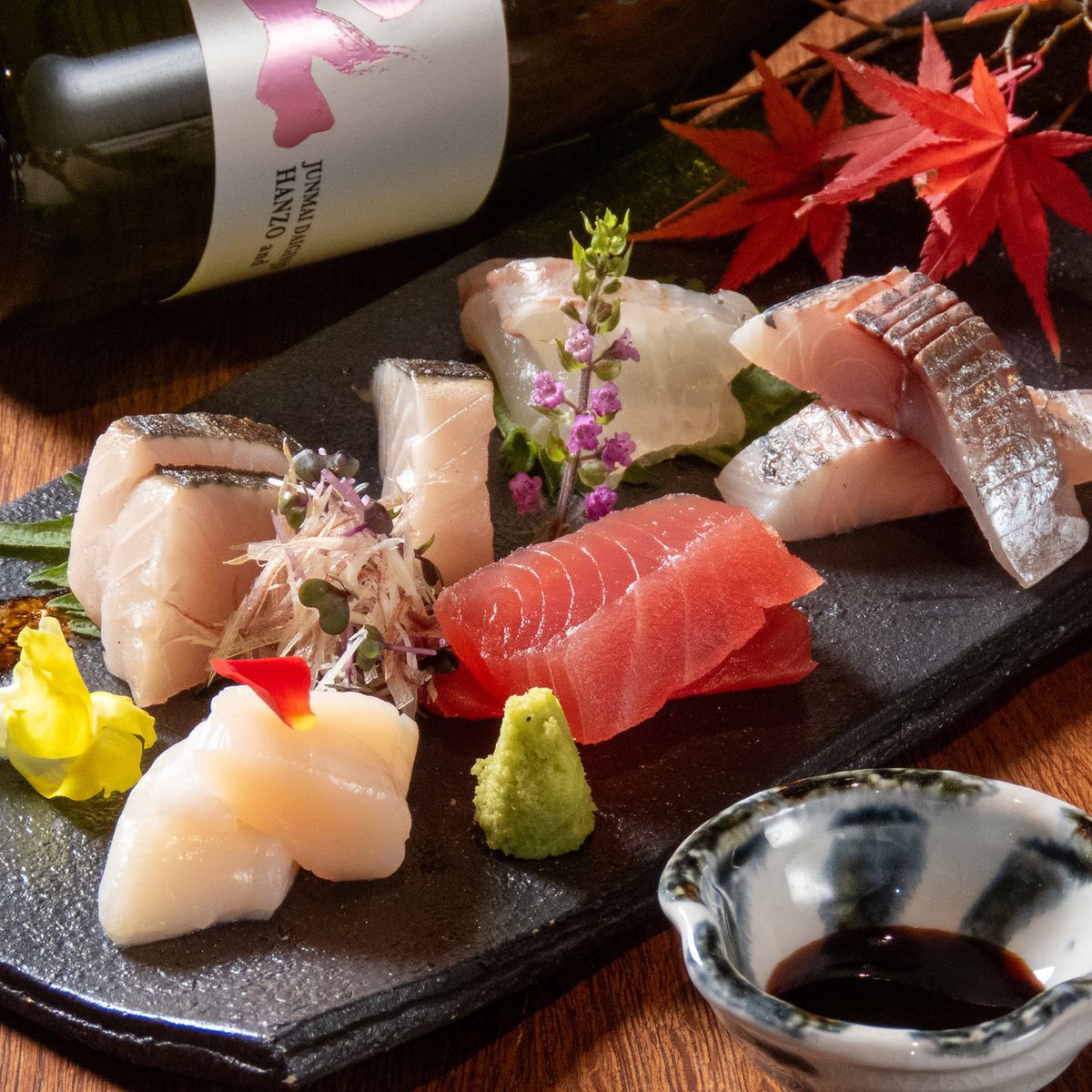 You can find truly delicious sashimi at our store! We only serve fresh and seasonal sashimi.