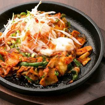 [Seasonal and classic menu part 2] Stir-fried spicy kimchi with special black pork and seasonal vegetables