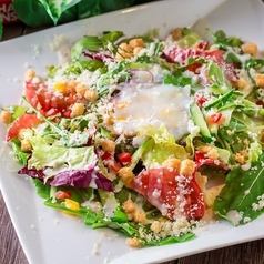 [Meat bar salad] Caesar salad of fresh vegetables and meat-with a soft-boiled egg-