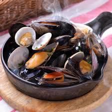 Steamed clams and mussels with white wine