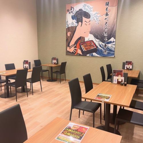 落ち着いた店内でお食事♪