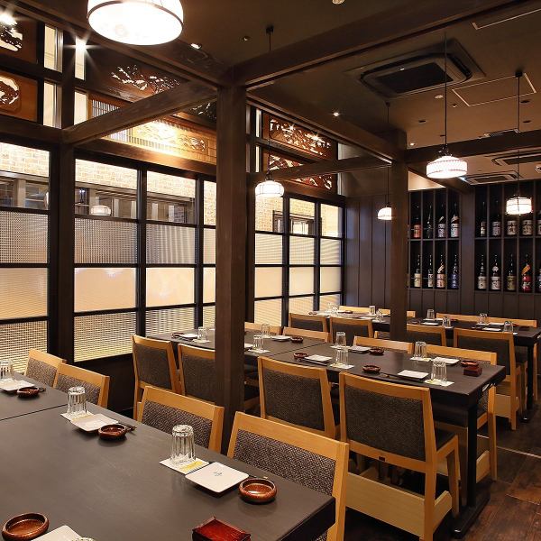 【昼宴会にもオススメ♪開放感のあるオープンスペース】スタイリッシュな店内に映えるお洒落なインテリアが自慢です。オープンスペースでのご宴会も、もちろん承っておりますのでお気軽にお問い合わせ下さい。