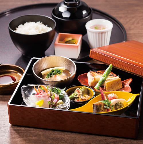 【お昼のご会食におすすめ】彩り松花堂会食御膳