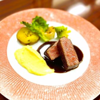 Hida beef main dish @ 5,900 yen, total 5 dishes 18:00 portion
