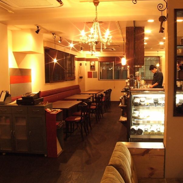 吉祥寺のお洒落なカフェで15名～貸切が出来ちゃうんです！忘年会・新年会・歓送迎会・サークル・会社飲み・ウェディング…何でも対応可能♪　12時ー16時30分のカフェタイムはポイント予約不可。貸し切りのみポイント利用可能です。