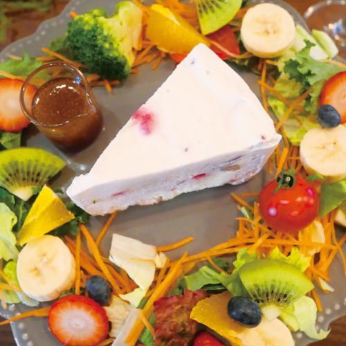 新特色菜：蛋糕沙拉！？