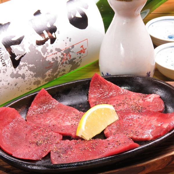 Thick sliced beef tongue 590 yen (excluding tax) from the roasted and iron plate menu