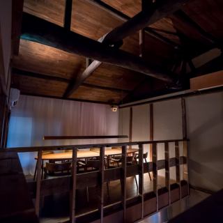 소중한 사람과 특별한 시간을.눈앞에서 펼쳐지는 오픈 카운터는 데이트나 기념일에 딱.멋진 인테리어와 맛있는 식사가 추억에 남는 하루를 만듭니다.