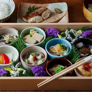 〈1월 1일~4일 한정〉【special】“하나츠부”의 새해 아침 ※3부제:10:30-12:00