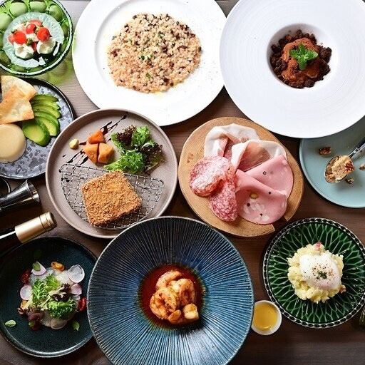 90分飲み放題付きのおまかせコースをご用意しております。