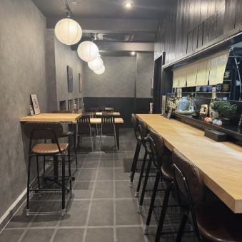 カウンター5席広々とゆったりしたカウンター席です。