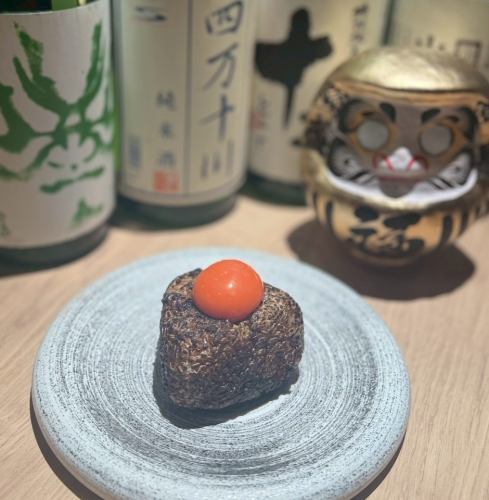 焼きおにぎり卵黄のせ