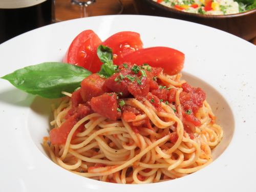 Cold pasta with tomato and basil