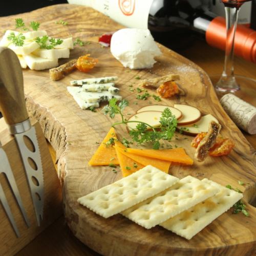 Choice of cheese assortment (3 types, 5 types, all)