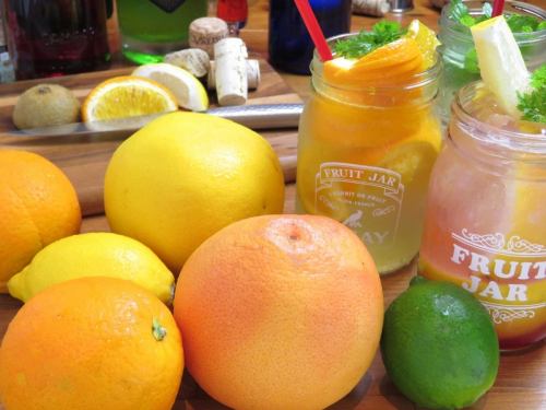Raw fruit jars are available in both alcoholic and non-alcoholic ♪