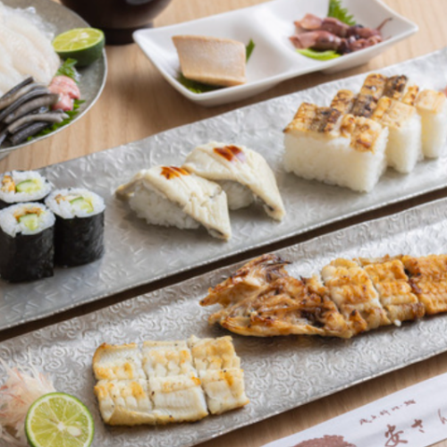 If you want to eat sushi, go to "Yasusan" [Omakase sushi, rolled sushi, etc.] Lunch is also reasonably priced