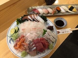 【安さんおまかせ膳《花》】自慢のお魚を満喫。お刺身6種盛合わせ＋上握り9種が味わえるプラン