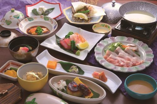 Kaiseki cuisine to enjoy the season