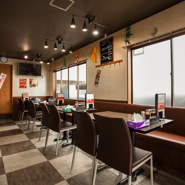 アットホームな雰囲気が漂うこのお店は、仕事の合間にピッタリです！カウンター席では、一人でも気軽に立ち寄れる楽しさがあり、美味しい中華料理を独り占めできます♪壁に沿ったソファシートもありまして、友人とリラックスしながら、心地よい時間を過ごせます。おしゃべりや食事を楽しむための理想的な場所です★