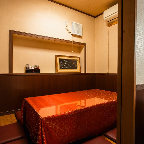 仲間と特別な時間を過ごしたい時にぴったりな、落ち着いた空間。最大9名までの個室があり、プライベート感を大切にしたい方に最適。仕事の後に気軽に集まれる居心地の良さが魅力です！友人との会話が弾むアットホームな環境で、美味しい料理を楽しむことができます。心温まるひとときをぜひ体験してみてください★