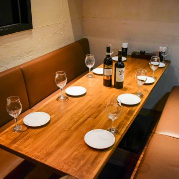 We will provide a relaxing space.A modern luxury private room that makes you forget the hustle and bustle of the city.We also accept private banquets for groups.