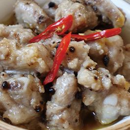 Steamed spare ribs with black beans (salty)