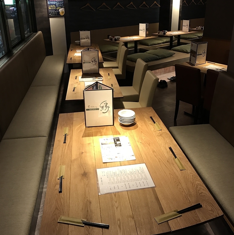 モダンなお席は雰囲気も良く人気。個室もあるのでご宴会にも最適