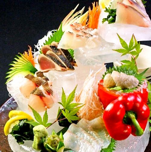 "Today's sashimi platter for one person" using fresh fish directly delivered from Genkai Sea and Hakata