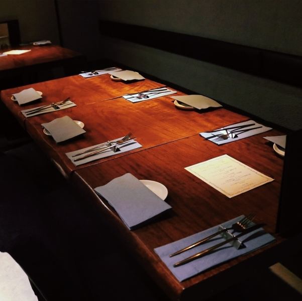 [Welcome and farewell parties, New Year's parties, year-end parties, various banquets] The hall can accommodate up to 20 people and can also be used for dining with large groups.It can be used for any occasion, from small groups to large groups, such as for solo diners or dates.We also offer course meals with all-you-can-drink options, so please feel free to use our restaurant for various banquets such as welcome and farewell parties.