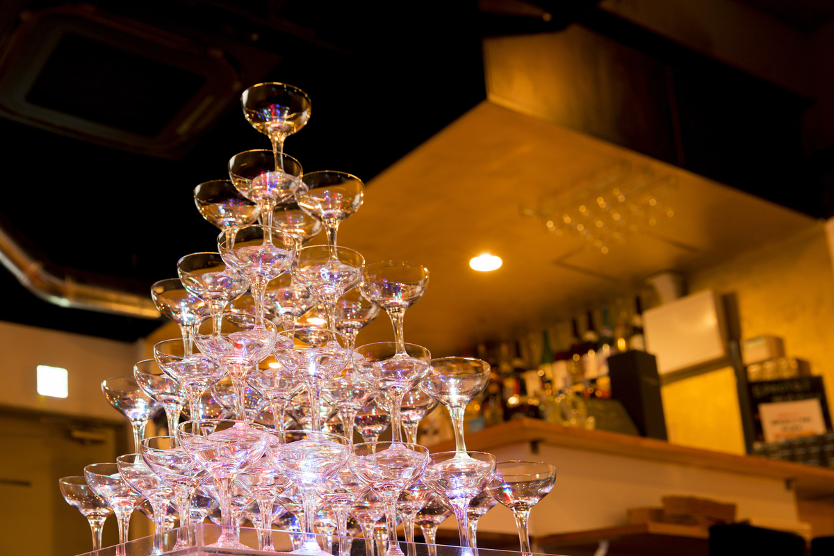 A champagne tower at a chartered year-end party in Shibuya! It's definitely a charter party!