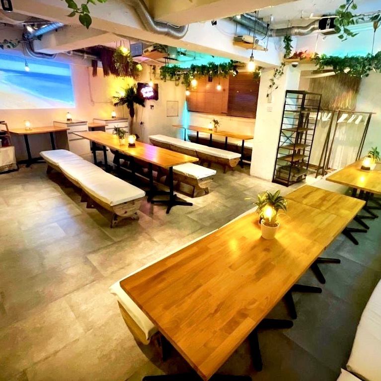 Stylish private lounge ♪ For private reservations for up to 20 people, please contact us ☆ Lots of benefits such as 2 projectors, microphones, audio equipment, etc. to enliven your private reservation! Spend a wonderful time in Shibuya ♪