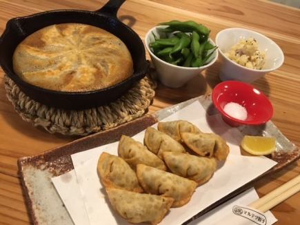【選べる餃子8個とスープ餃子付】お手軽セット4品(サク飲みや遅い時間にお1人様に大人気)