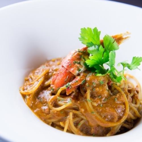 "Snow crab and shrimp tomato cream pasta" with umami