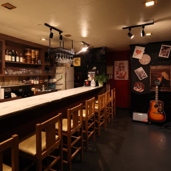 ≪ゆったりとくつろげるアットホームな空間≫カウンター席・BOX席完備◆おひとり様から友人との飲み会などのご利用人数に合わせて最適なお席をご提案いたします！おくつろぎいただける雰囲気ですので、ちょい飲みや女子会、ご家族での外食、ご宴会でのご利用にもおすすめです。皆様のご来店を心よりお待ちしております♪