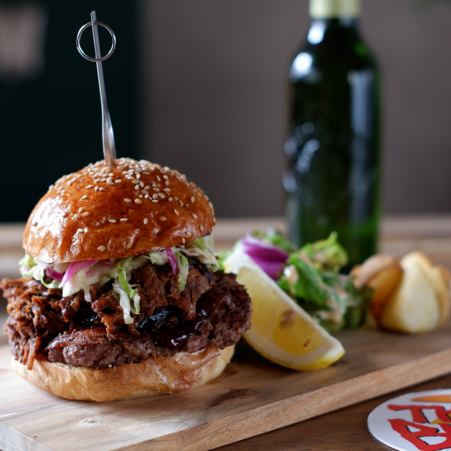 おいしいお肉で皆を幸せに！贅沢ハンバーガーカフェ！コーヒーのみやテイクアウトも♪