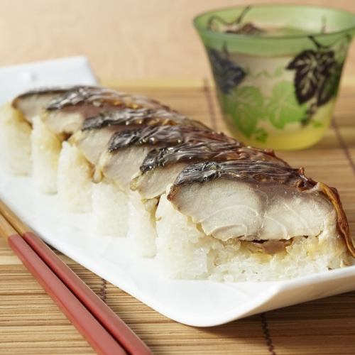 烤青花鱼寿司 8 件