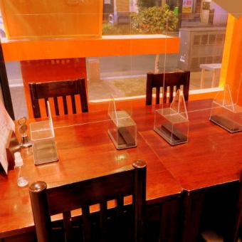 Table seats where you can enjoy the scenery are perfect for dates ♪ For other scenes ◎
