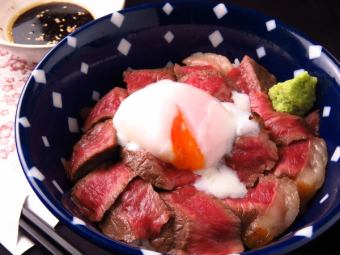 Especially recommended for those from outside the prefecture Aso red beef bowl set ⇒ 3000 yen (tax included)