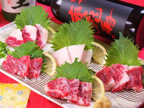 Assortment of five types of horse sashimi ⇒ 2,700 yen