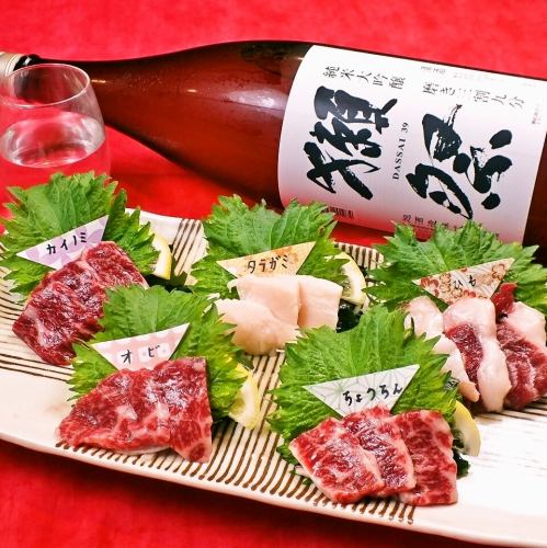 [Very popular with people from outside the prefecture!] Assortment of 5 types of horse sashimi ~ We purchase the whole horse around its abdomen ☆ High-quality meat at a reasonable price ☆