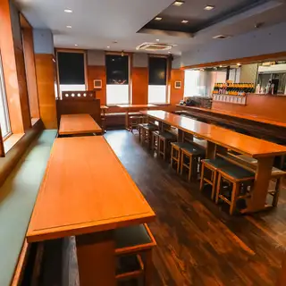 当店は２５名様からの少人数貸切に対応しており、最大５８名様までの賑やかな店舗丸ごと貸切パーティーが可能です！池袋駅からすぐの好立地にあり、夜１８時から翌朝８時まで営業しているため深夜のご宴会や二次会にも最適。全席喫煙可能で、周りを気にせず仲間内だけで一体感のある特別な夜をお愉しみください。